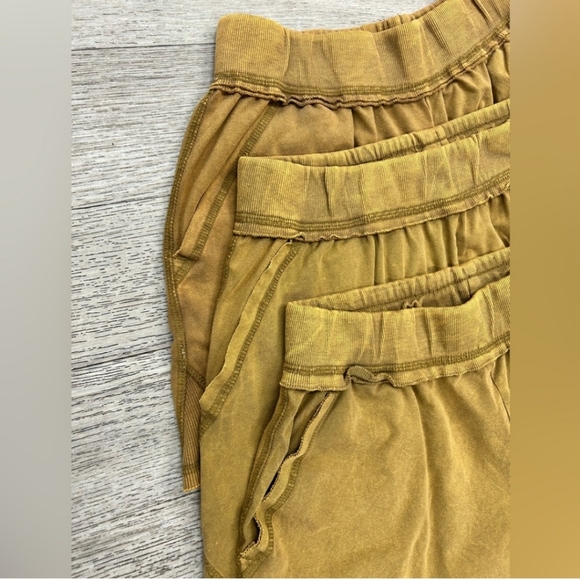 TRADED FREE PEOPLE MOVEMENT Set - Picture 6 of 8